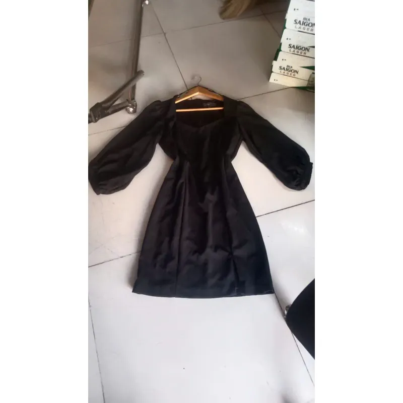 Đầm đen Dona size 4 1002026