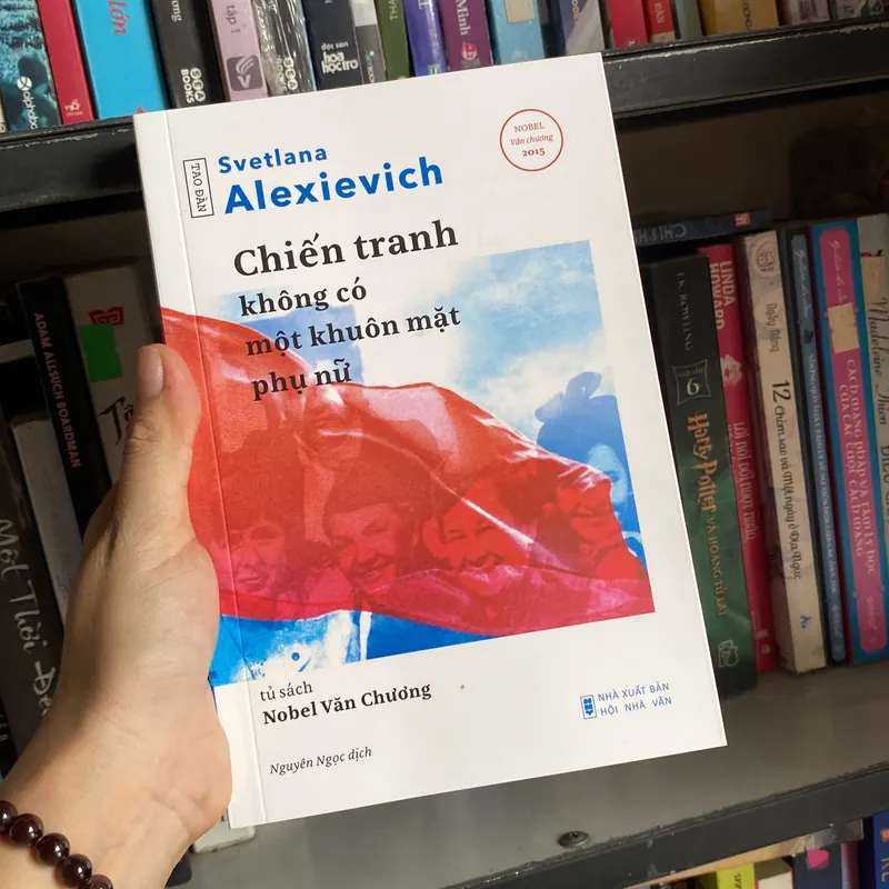 Chiến tranh không có khuôn mặt phụ nữ  734371