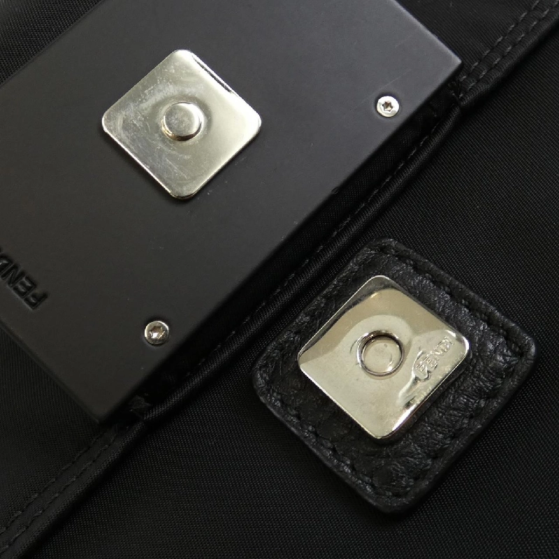 Túi xách vai Fendi Baguette Messenger Large 7VA536 AG0P 608640