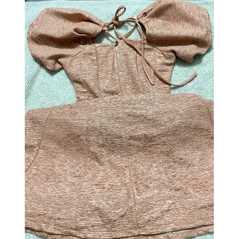 Đầm màu hồng nude, size M , còn mới 80% 471428