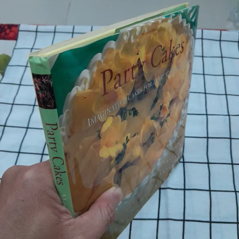Sách ngoại tiếng Anh- Party Cakes- Làm bánh Tiệc. Tg. Martha Day 792181