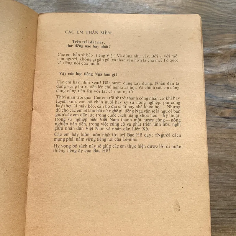 Sách học tiếng Nga, quyển 1 dành cho học sinh  714014