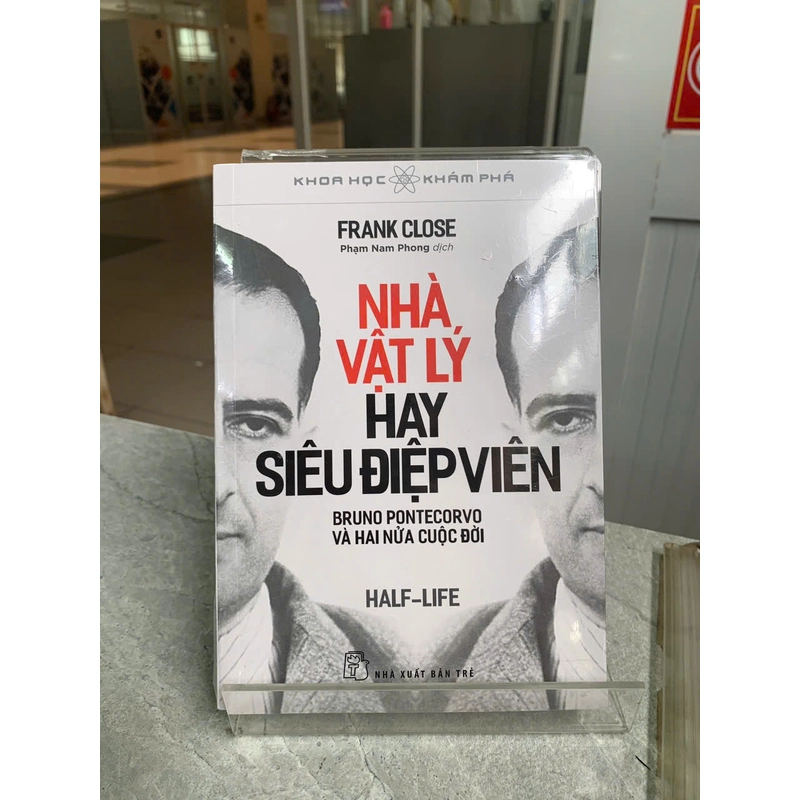 NHÀ VẬT LÝ HAY SIÊU ĐIỆP VIÊN - FRANK CLOSE 535308