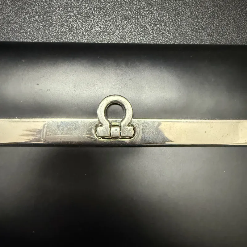 Ví nữ chính hãng Salvatore Ferragamo Leather Wallet màu đen 989639