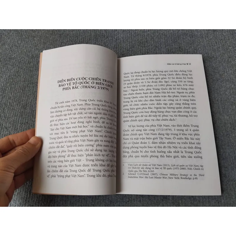 Bài ca tháng hai ( Chiến tranh biên giới 1979) Sách hiếm 733318