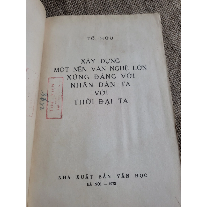 Tố Hữu _ xây dựng một nền văn nghệ lớn xứng với Đản, g...  365821