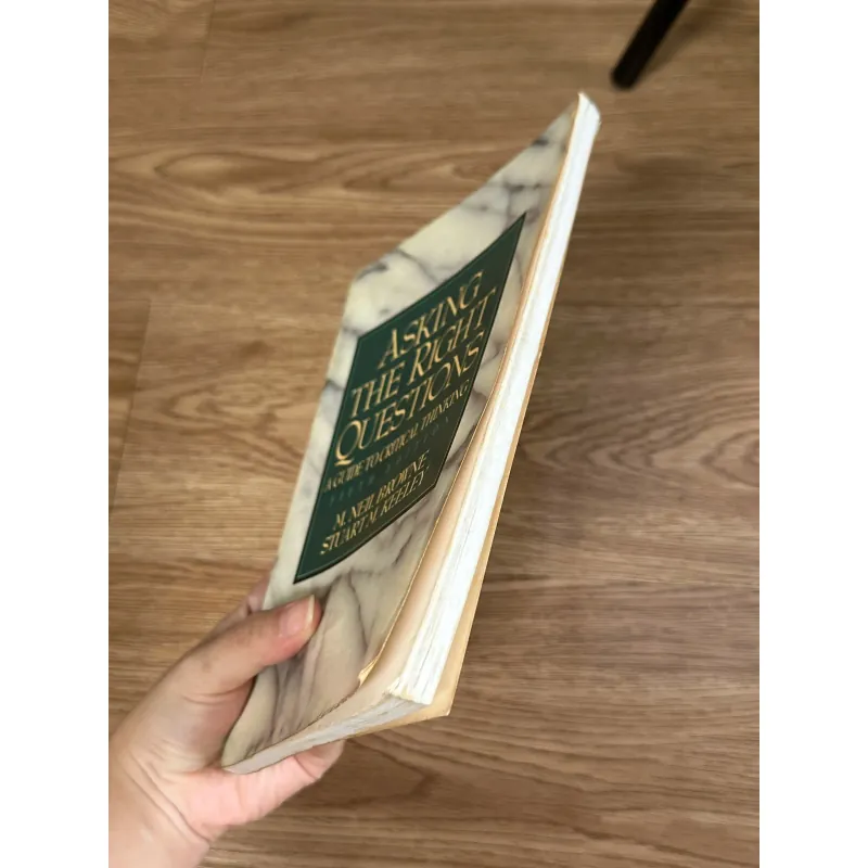 Asking the Right Questions - M. Neil Browne & Stuart M. Keeley 782887