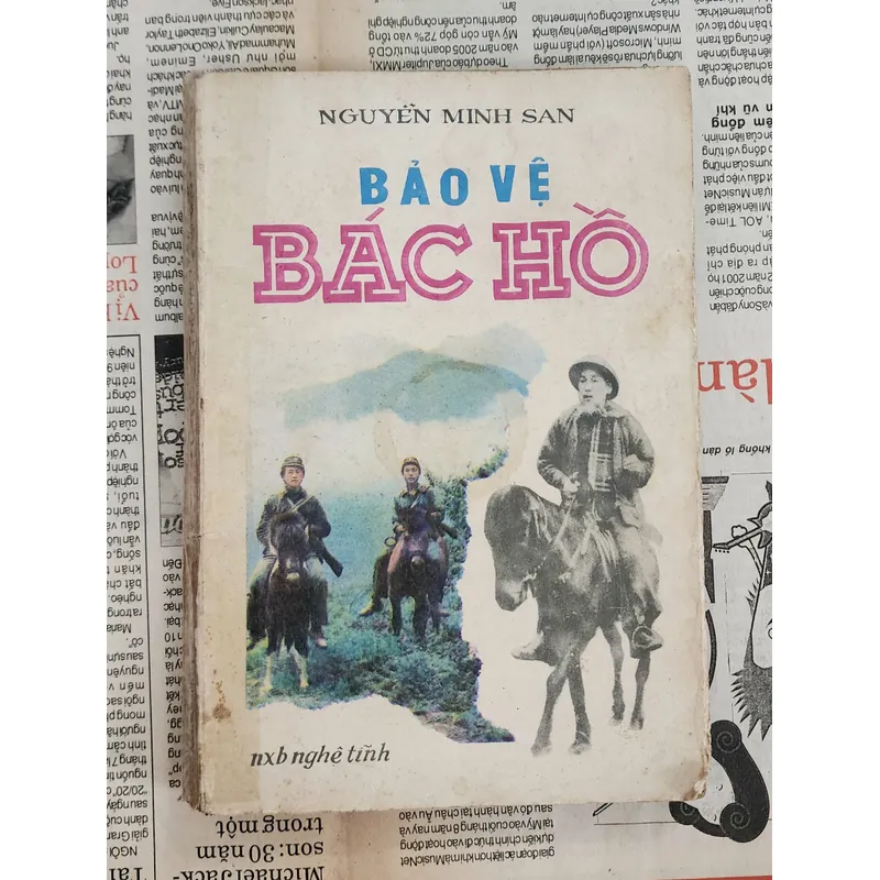Truyện BẢO VỆ BÁC HỒ - Nguyễn Minh San 726047