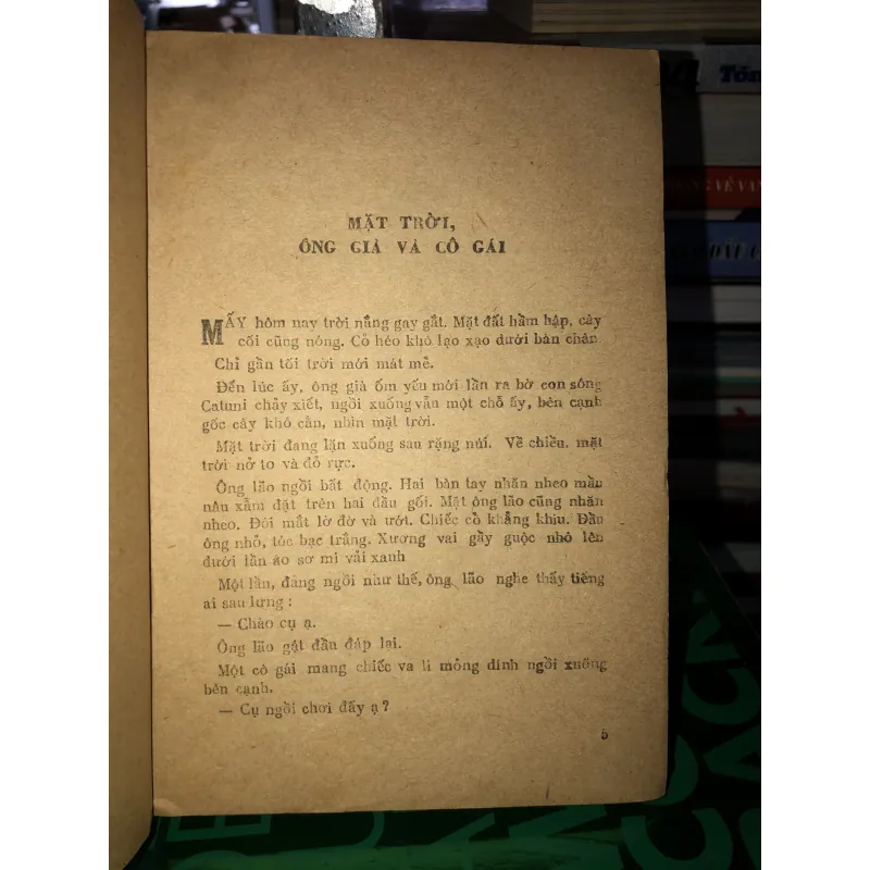 Tập truyện ngắn mặt trời ông già và cô gái - V.Sucsin 786829