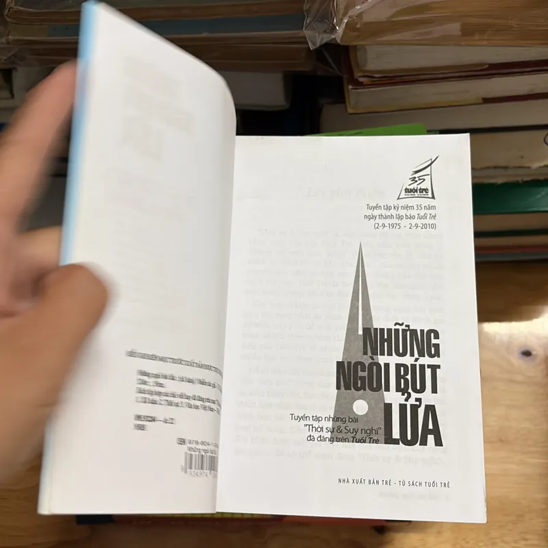 II Những Ngòi Bút Lửa (Tuyển Tập Những Bài “Thời Sự Và Suy Nghĩ” Đã Đăng Trên Tuổi Trẻ 700455