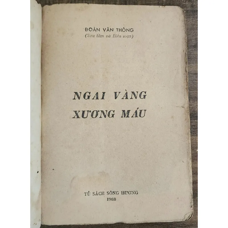 [Tủ sách Sông Hương 1988]
-
NGAI VÀNG XƯƠNG MÁU 713112