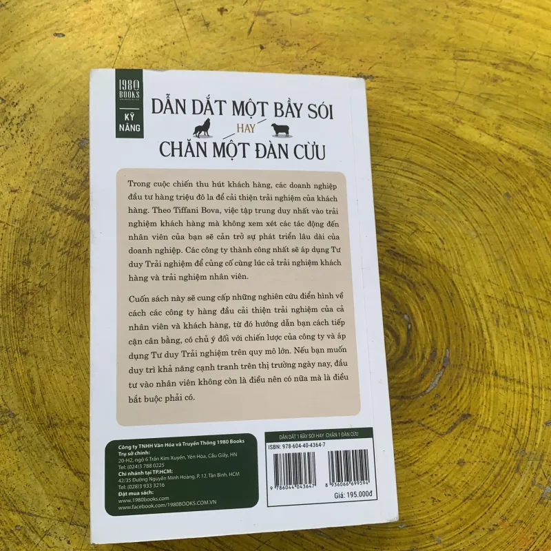 DẪN DẮT MỘT BẦY SÓI HAY CHĂN MỘT ĐÀN CỪU- Tiffani Bova 788951