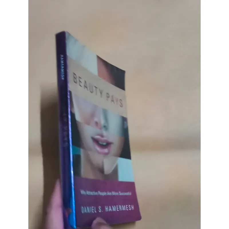 Beauty Pays: Why Attractive People Are More Successful - Daniel S. Hamermesh 990284