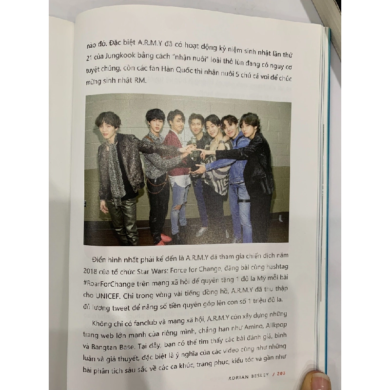 BTS Biểu Tượng K-Pop - Adrian Besley 543182