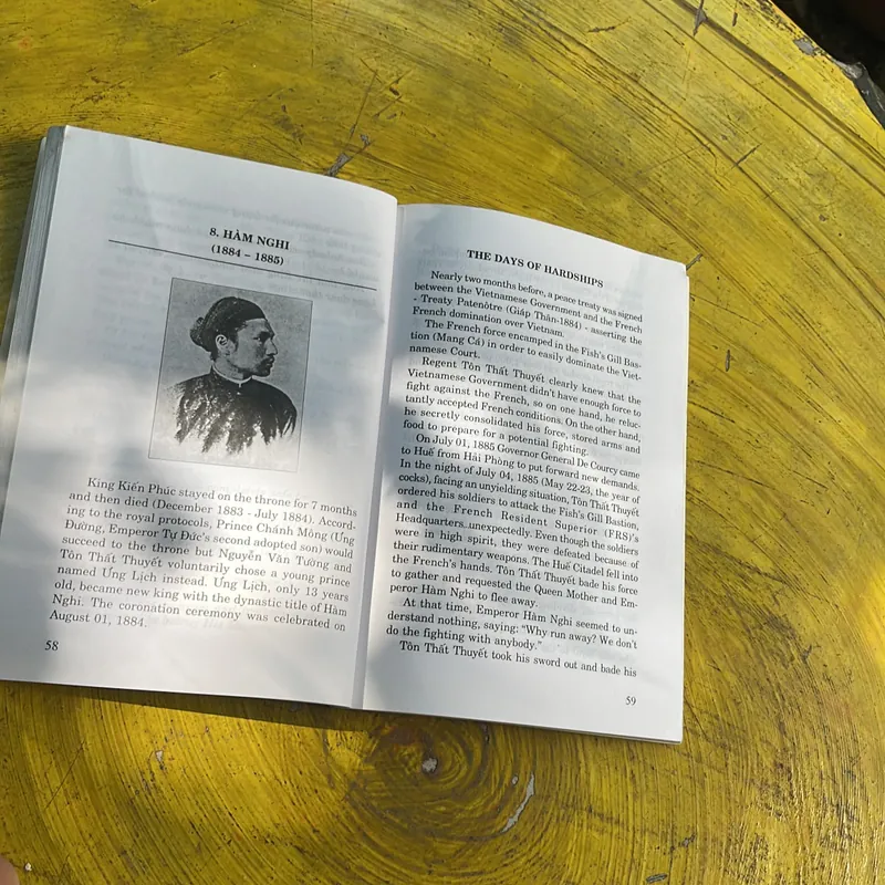 STORIES OF THE NGUYỄN DYNASTY’S KINGS 572801