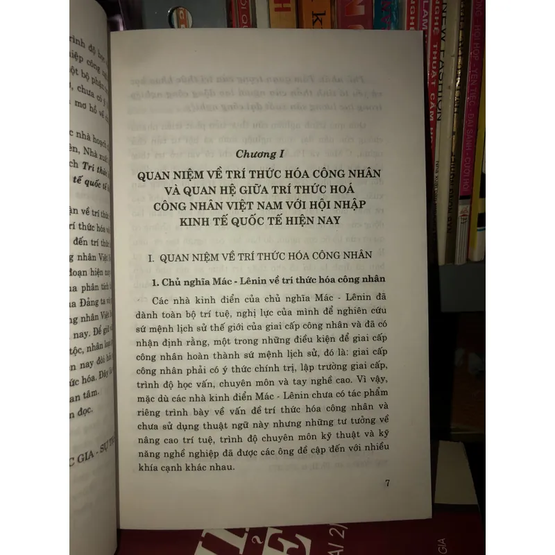 Trí thức hoá công nhân Việt Nam trong hội nhập kinh tế quốc tế  hiện nay  608021