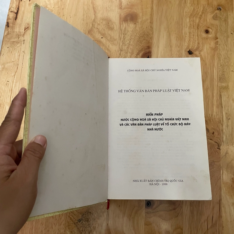 II Sách Chính Trị: Hiến Pháp Nước Cộng Hoà Xã Hội Chủ Nghĩa Việt Nam - 1998 471993