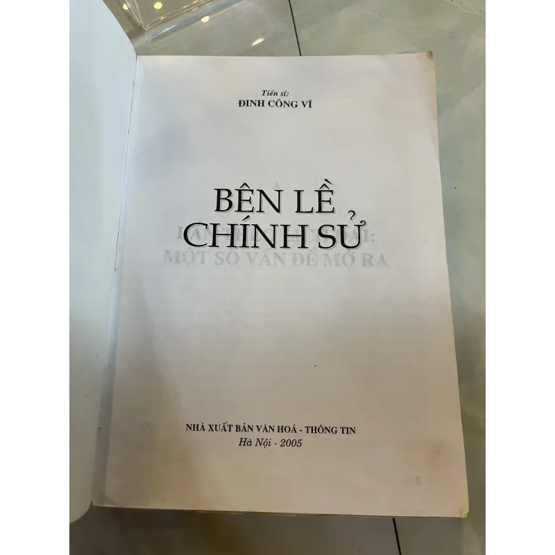 BÊN LỀ CHÍNH SỬ - ĐINH CÔNG VĨ 1042755