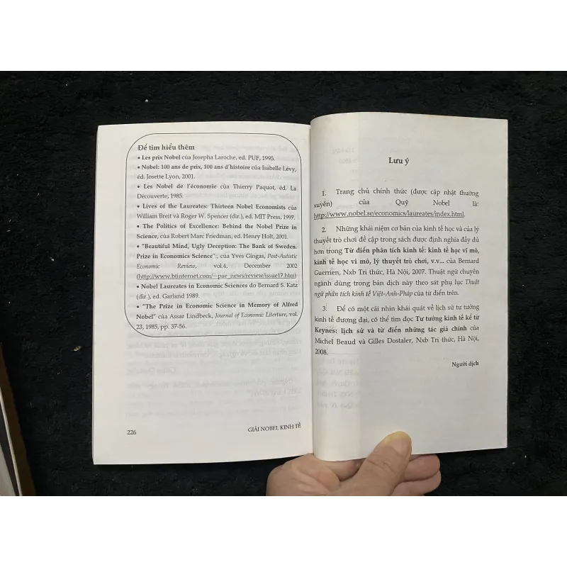 Giải Nobel kinh tế-Jean-Edouard Colliard và Emmeline Travers. 1034021