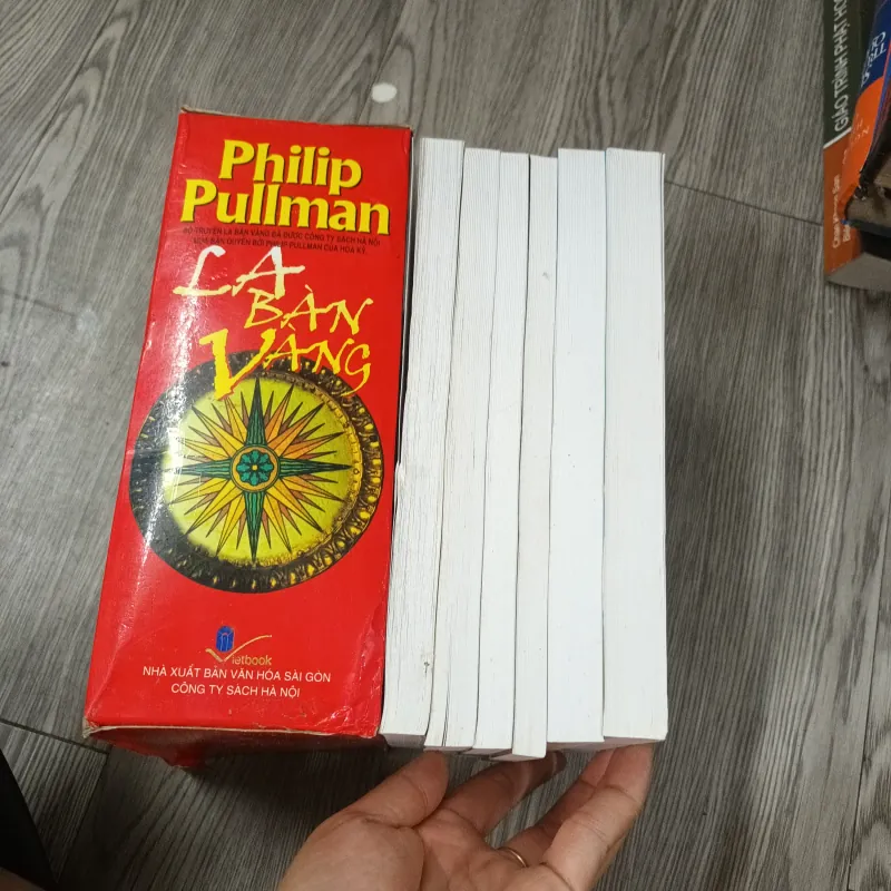 Box La Bàn Vàng - Philip Pullman 977301