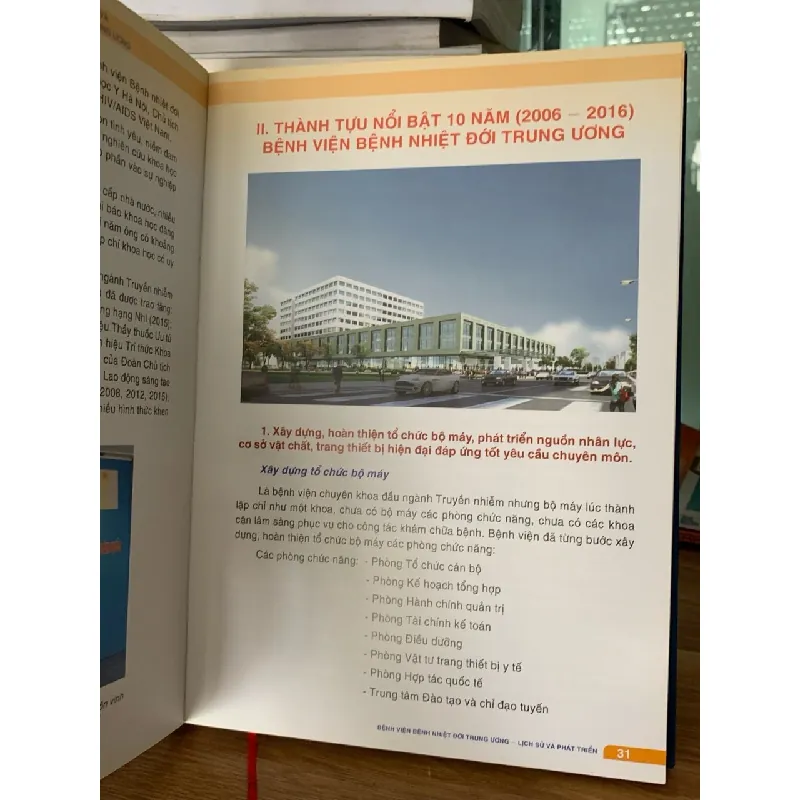 bệnh viện bệnh nhiệt đới trung ương lịch sự phát triển- NXB Lao động 717541