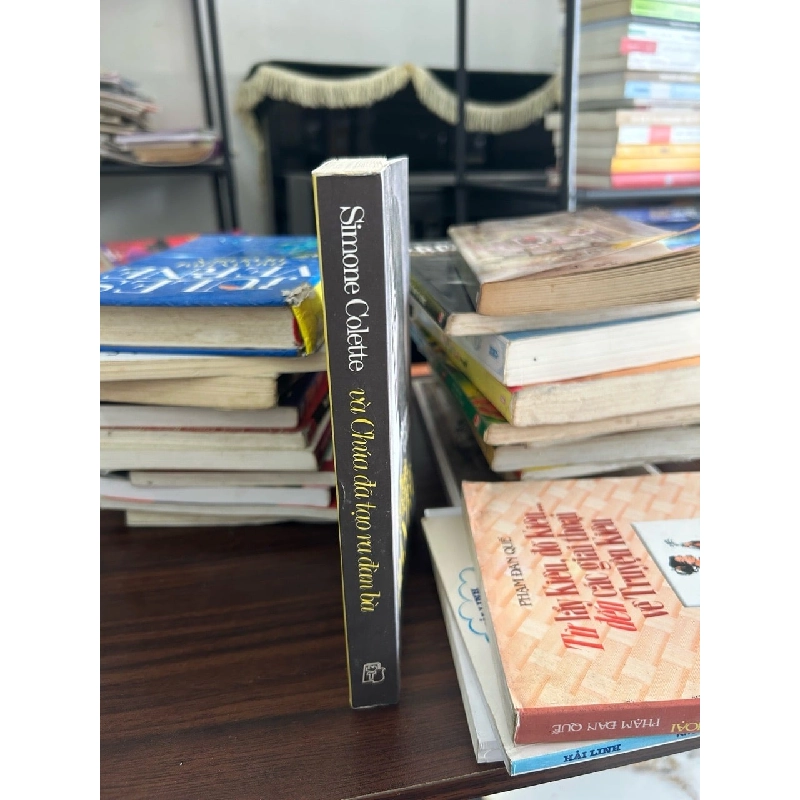 Và Chúa đã tạo ra đàn bà- Simone Colette 928831