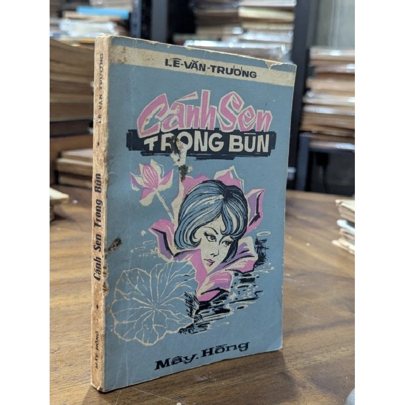 Cánh sen trong bùn - Lê Văn Trương 1003589