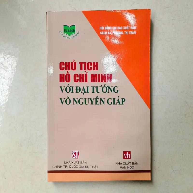 CHỦ TỊCH HỒ CHÍ MINH VỚI ĐẠI TƯỚNG VÕ NGUYÊN GIÁP 558343