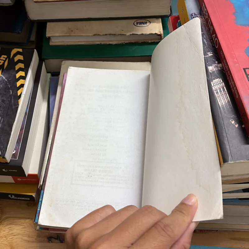 II Sách Tình Yêu: Hãy Để Anh Làm Chiếc Khăn Tay Của Em - 2012 698011