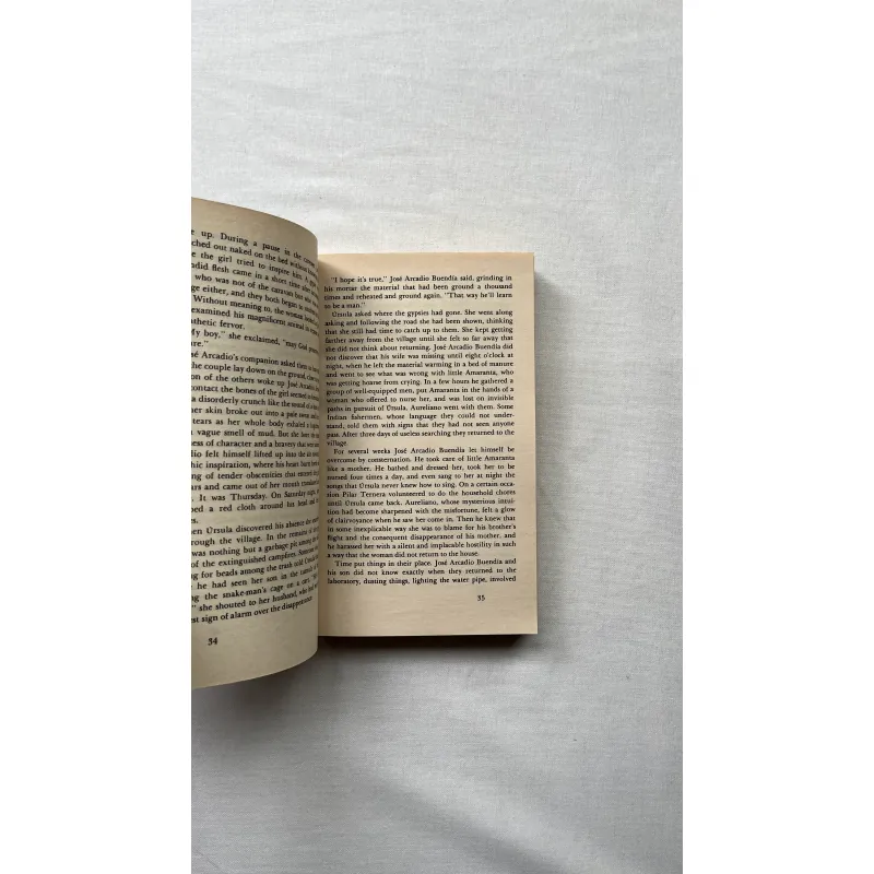 One Hundred Years of Solitude - Gabriel García Márquez   991943