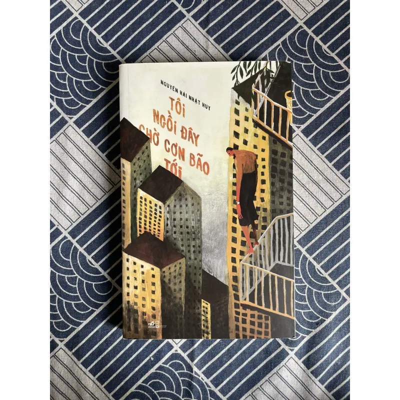 Tôi ngồi đây chờ cơn bão tới - Nguyễn Hải Nhật Huy - gần như mới 735828