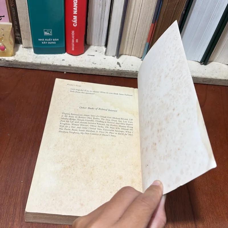 II English Books: The Spirit Catches You And You Fall Down - ANNE FADIMAN 724297