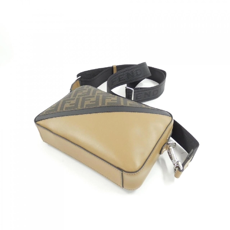 【Sản phẩm mới】 Túi đeo chéo Fendi Camera Case 7M0286 AJF8 614033