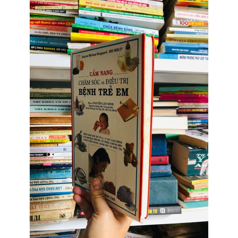 CẨM NANG CHĂM SÓC VÀ ĐIỀU TRỊ BỆNH TRẺ EM ( SÁCH DỊCH) - 322 TRANG, NXB: 2003  316840