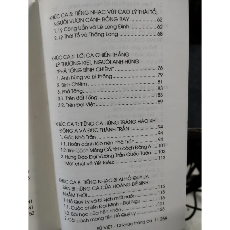 Sử Việt - 12 khúc tráng ca" của tác giả Dũng Phan. 695797