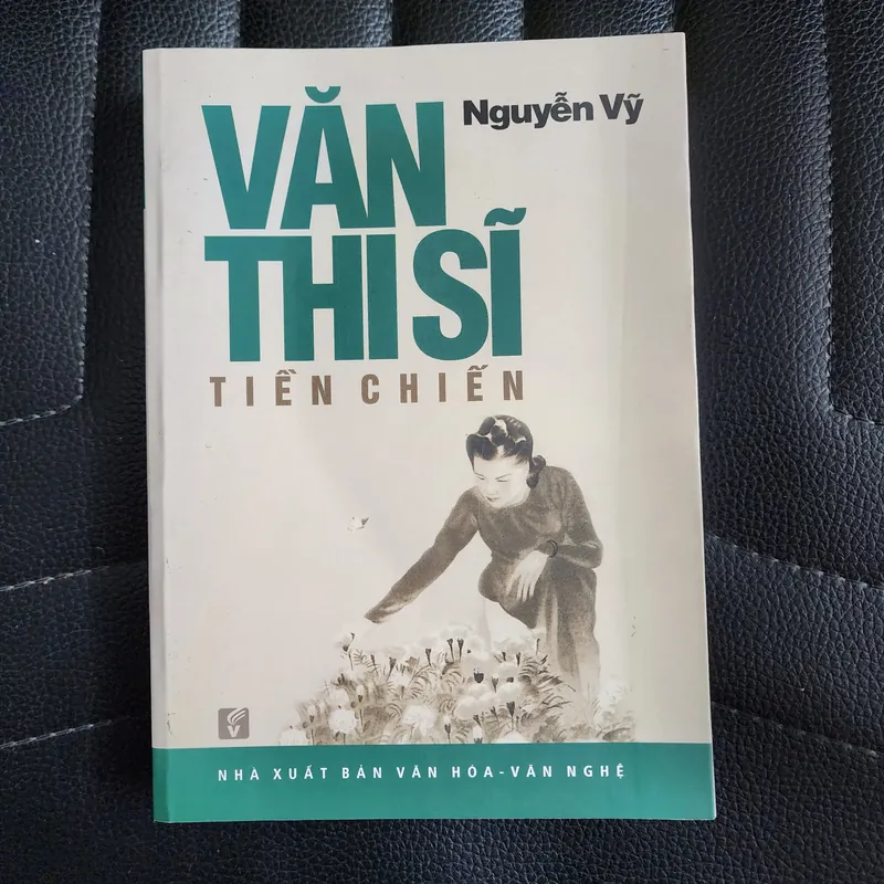 Văn thi sĩ tiền chiến | Nguyễn Vỹ 

 598794