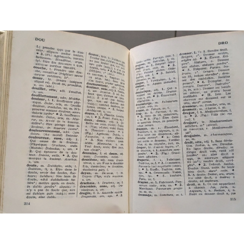 Français Latin - Dictionnaire Hatier 997325