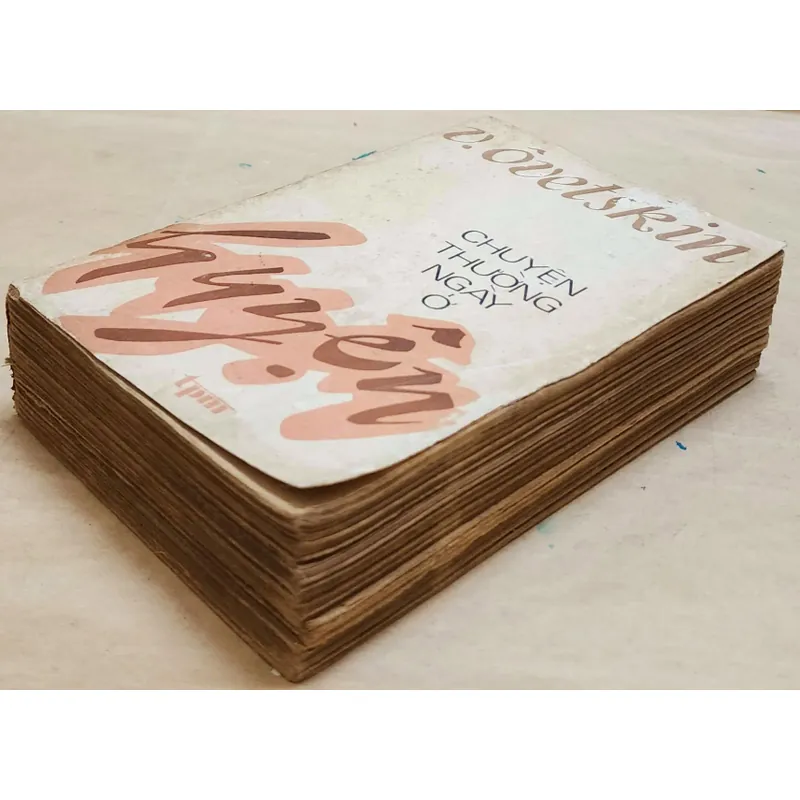 Truyện ký CHUYỆN THƯỜNG NGÀY Ở HUYỆN (Valenlin Ovechkin 731438