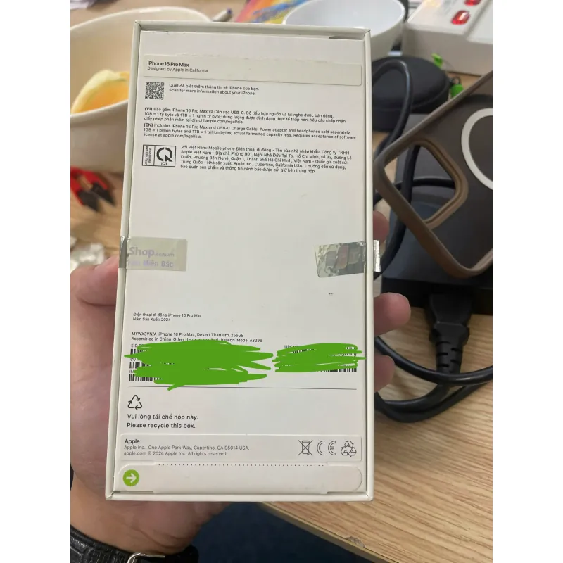 Điện thoại iPhone 16 Pro Max 256GB chính hãng màu vàng hình chữ nhật 589801