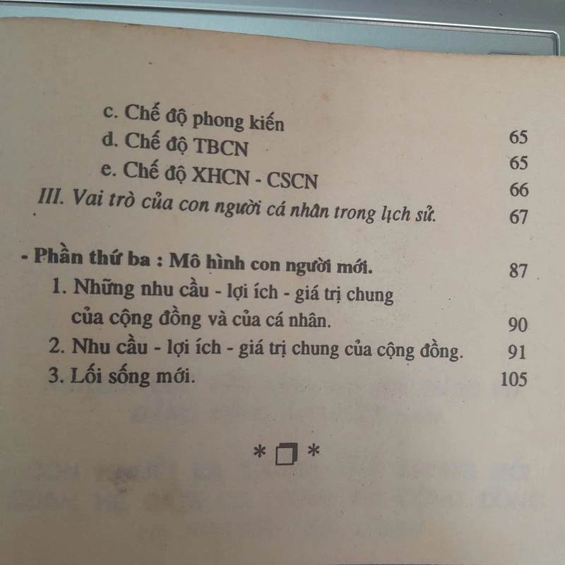 CON NGƯỜI LÀ TRUNG TÂM TRONG MỐI QUAN HỆ GIỮA CÁ NHÂN VỚI CỘNG ĐỒNG - NGUYỄN TẤN QUANG 493910