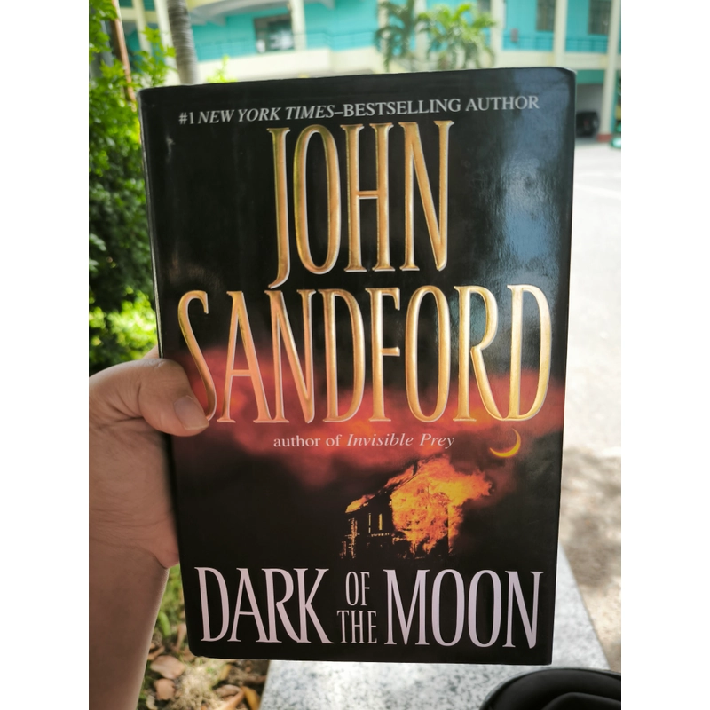 Dark of the Moon (Bìa cứng) (Virgil Flowers, #1) by John Sandford 460699