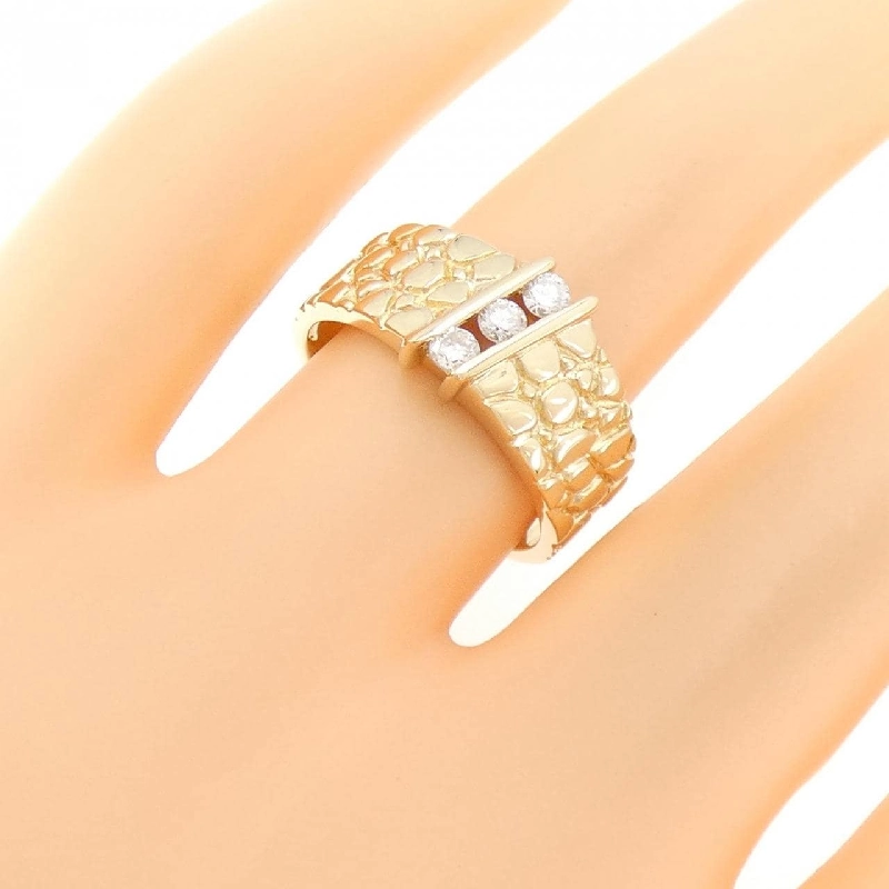 Nhẫn kim cương ba viên K18YG 0.20CT 670406