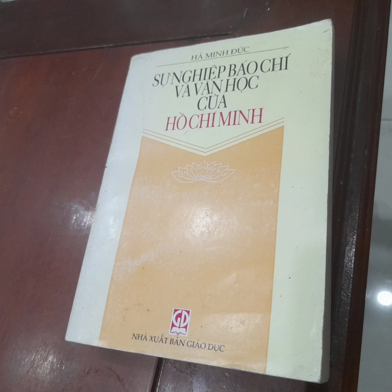 Hà Minh Đức - SỰ NGHIỆP BÁO CHÍ VÀ VĂN HỌC CỦA HỒ CHÍ MINH 541733