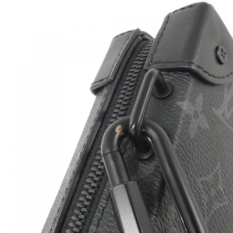 Ví đeo chéo Louis Vuitton Monogram Eclipse Soft Trunk Wallet M69838 - Hàng hiệu Chính hãng 768979