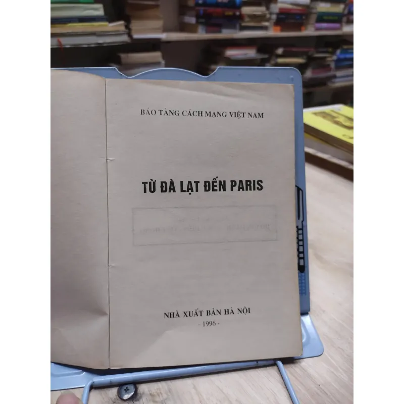 Sách- Từ Đà Lạt đến Paris - Bảo tàng Cách mạng Việt Nam A1 564979