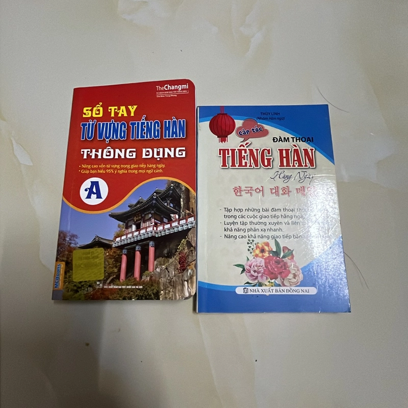 2 sách tiếng Hàn: Sổ tay từ vựng thông dụng tiếng Hàn A + Đàm thoại tiếng Hàn cấp tốc 302589