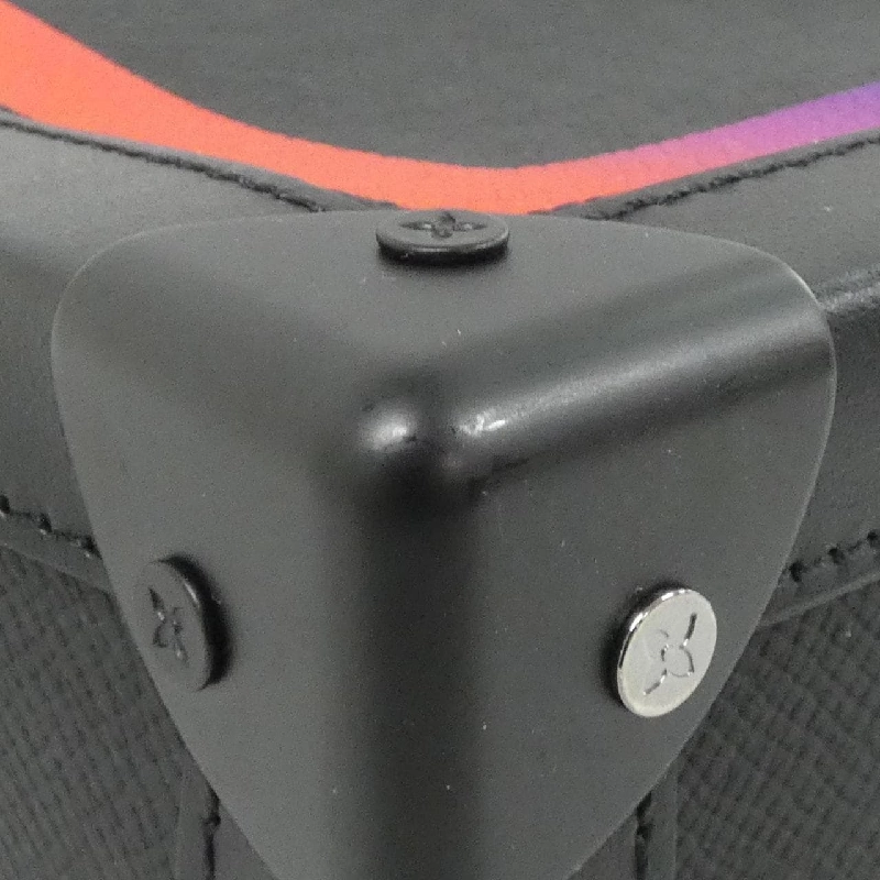 Túi đeo vai Louis Vuitton Taiga màu cầu vồng Soft Trunk M30341 - Hàng hiệu Chính hãng 801801