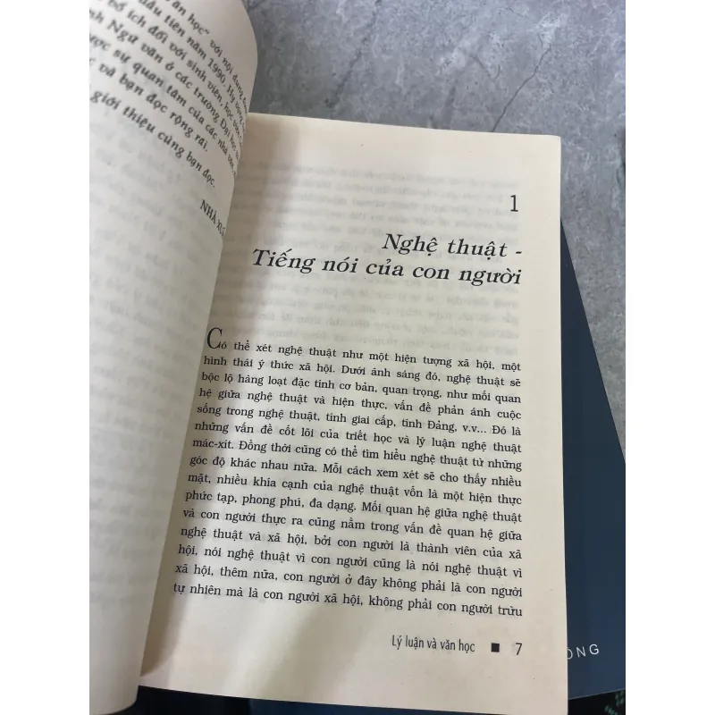 LÝ LUẬN VÀ VĂN HỌC - LÊ NGỌC TRÀ  1024703