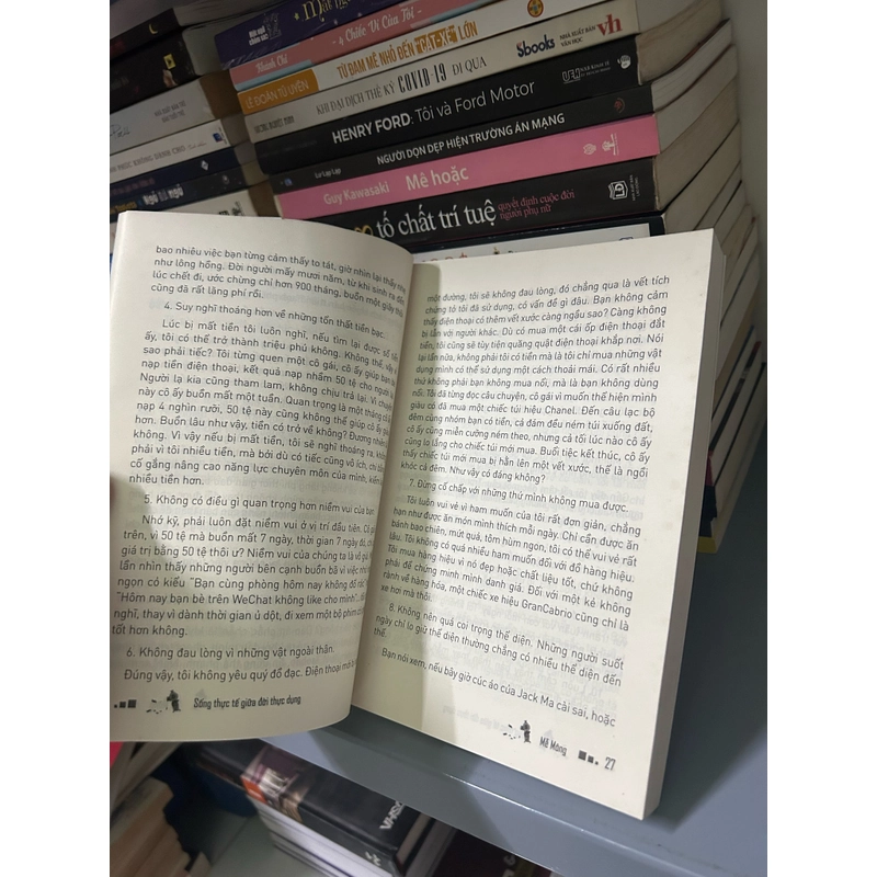 Sống thực tế giữa đời thực dụng 497087