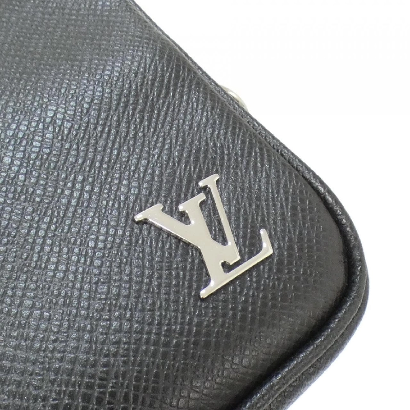 Túi xách Louis Vuitton Taiga Pochette Kasai M30441 608401